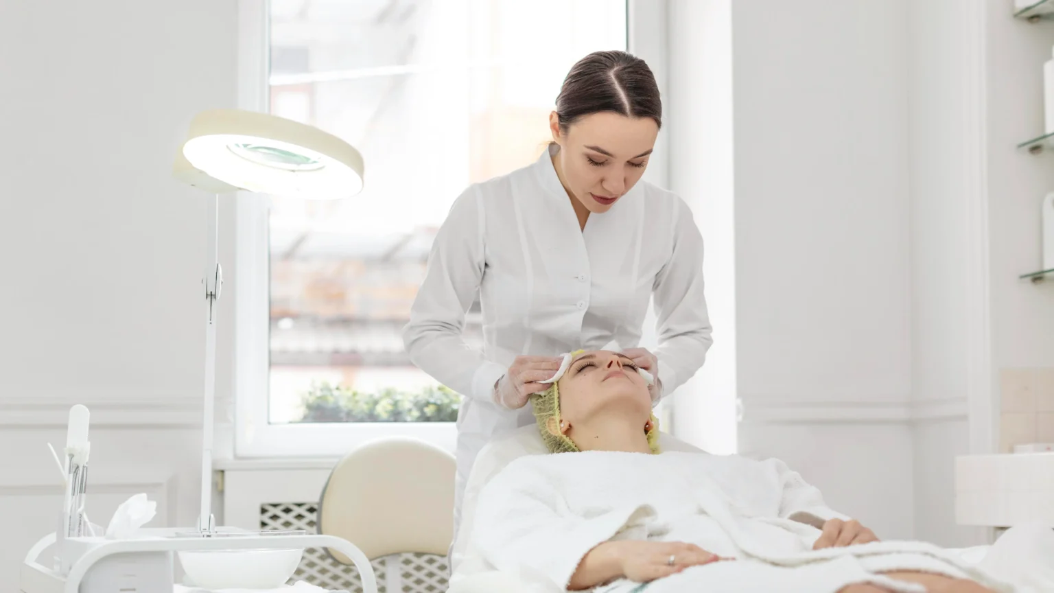 Why Medical Aesthetics Training in Toronto Is the Best Launchpad for a Career in Cosmetic Medicine