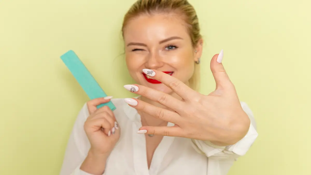 5 Easy Tips to Keep Your Nails Healthy While Using a Buffer