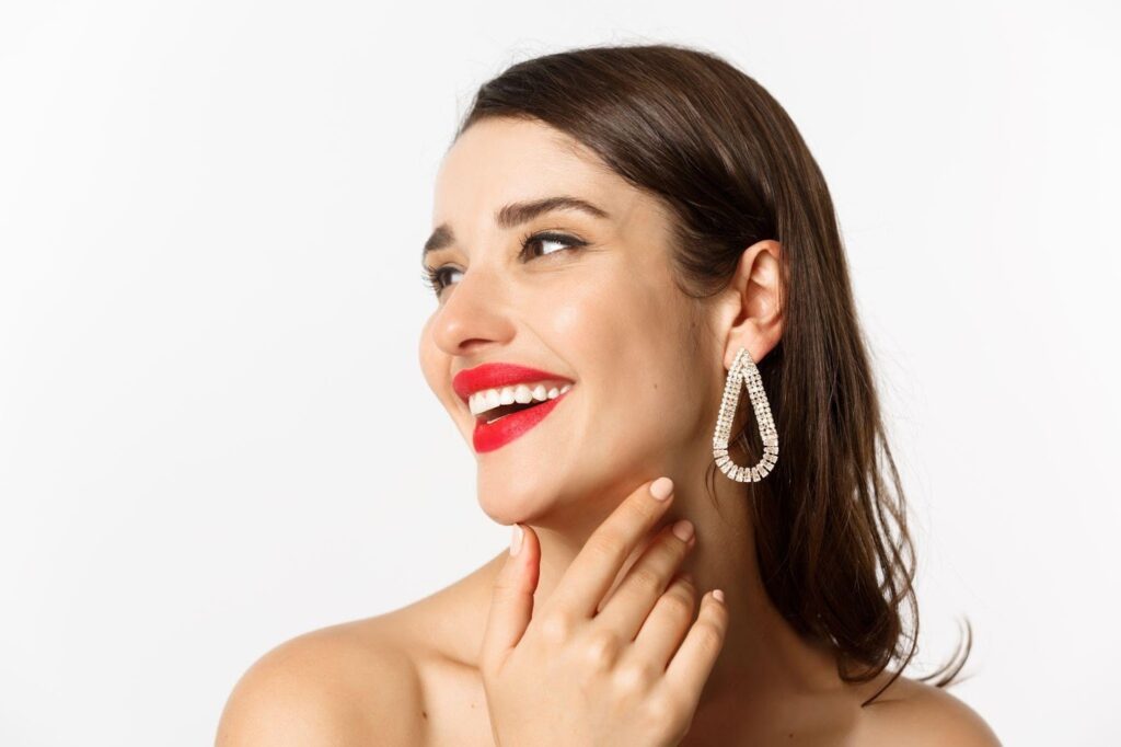 Guide on How to Find Earrings That Complement Your Face